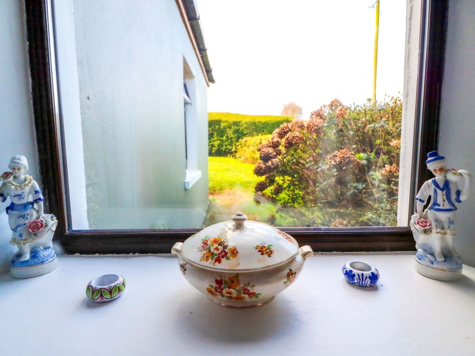 A window with decorative items and a view at Thadg and Hannah’s in Miltown