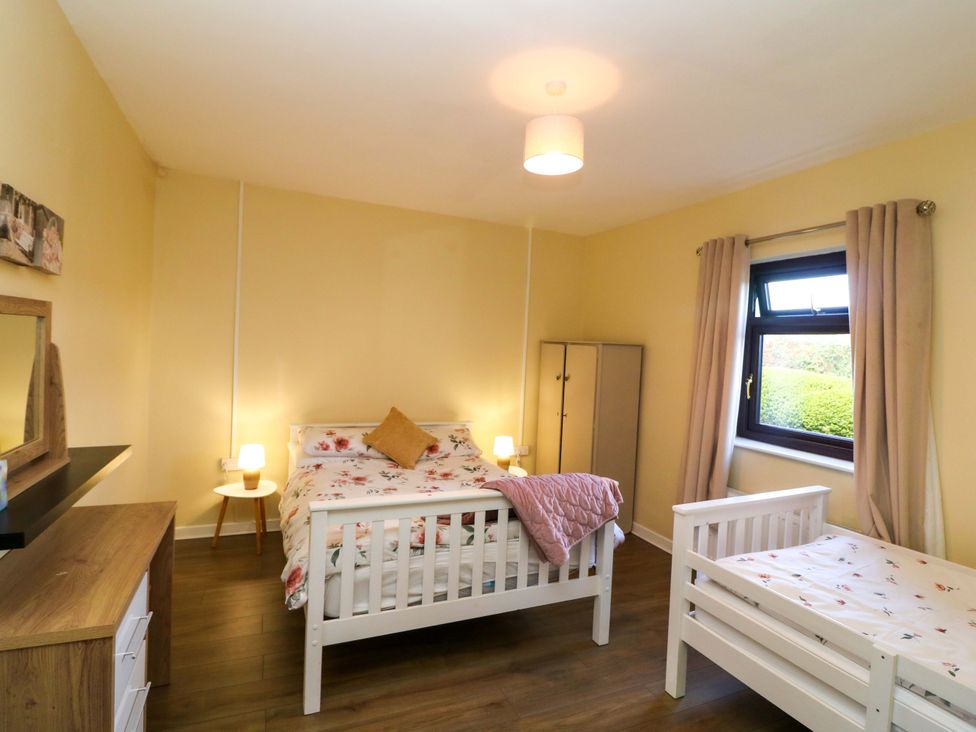 A bedroom with two beds and a mirror at Thadg and Hannah’s in Miltown