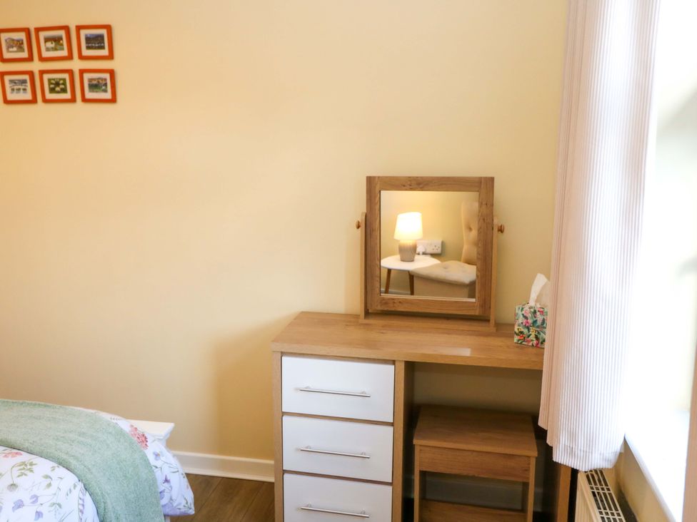 A bedroom with a dresser and mirror at Thadg and Hannah’s in Miltown