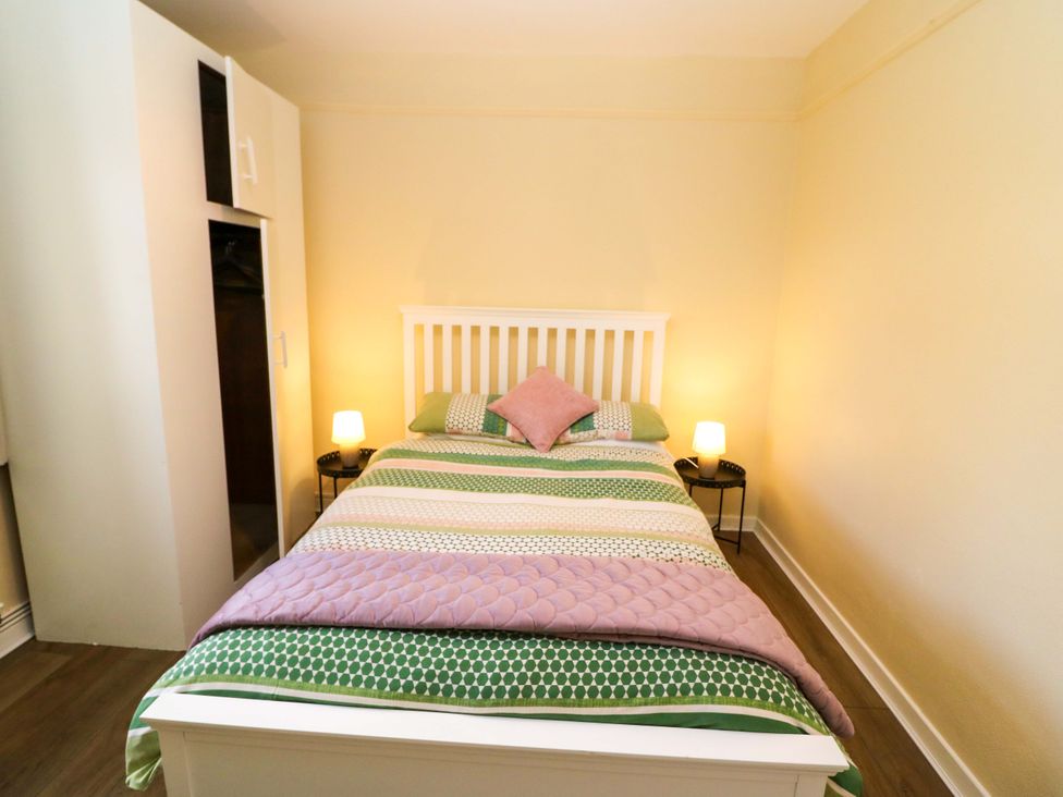 A bedroom with a bed and wardrobe at Thadg and Hannah’s in Miltown