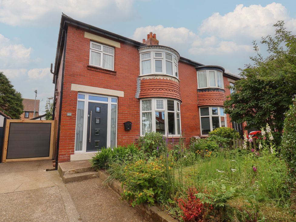 A house with a garden at 44 Love Lane in Whitby