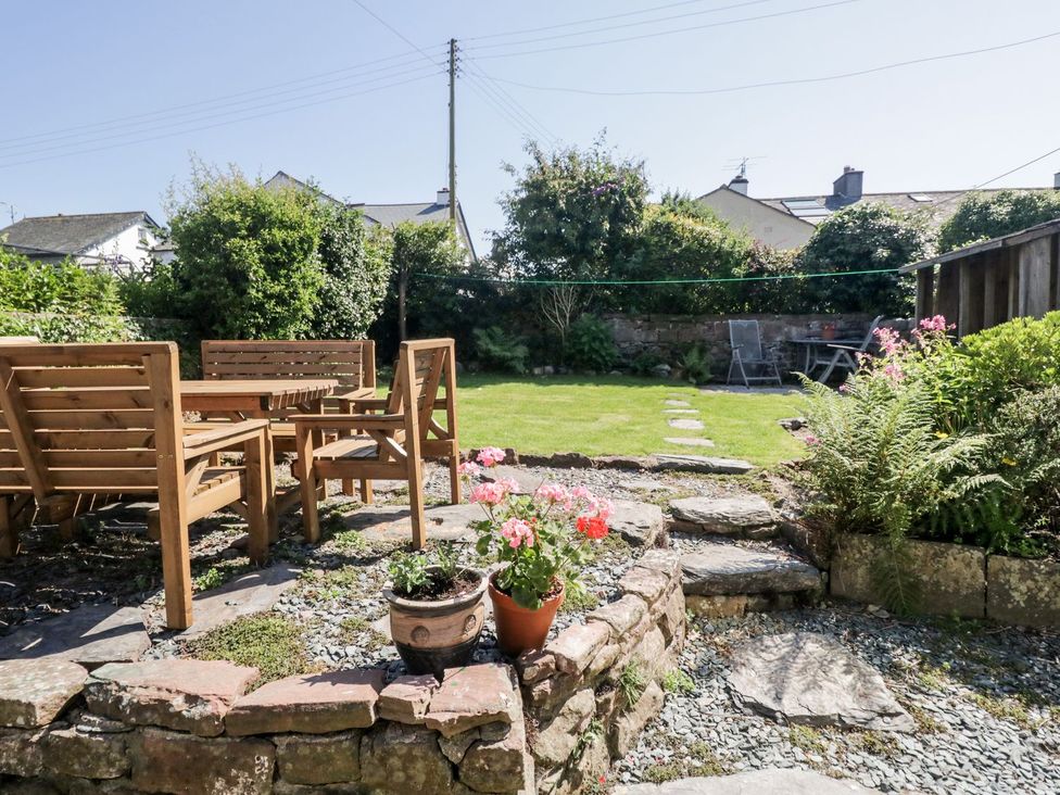 A garden with furniture and flowers at Yewbarrow in Seascale