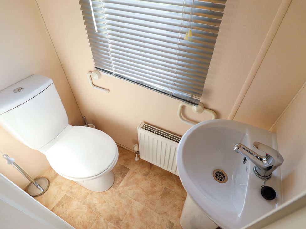 A bathroom with a toilet and sink at Ewe View
