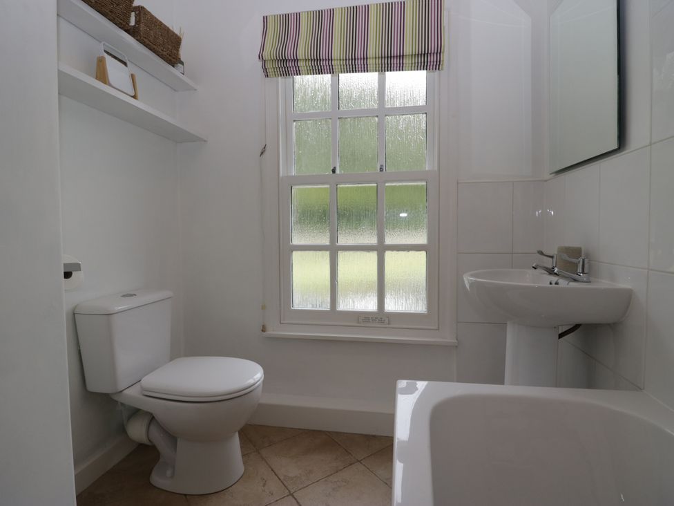 A bathroom with a toilet, sink, and bathtub at 8 Railway Cottages in Ulverston