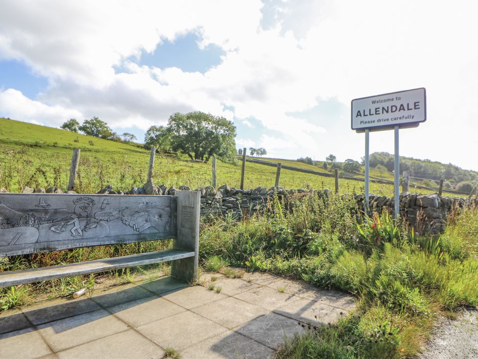 A bench and a welcome sign at Allendale in Allendale