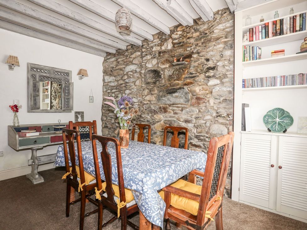 A dining room with a wooden table and chairs at Llys Elen in Caernarfon