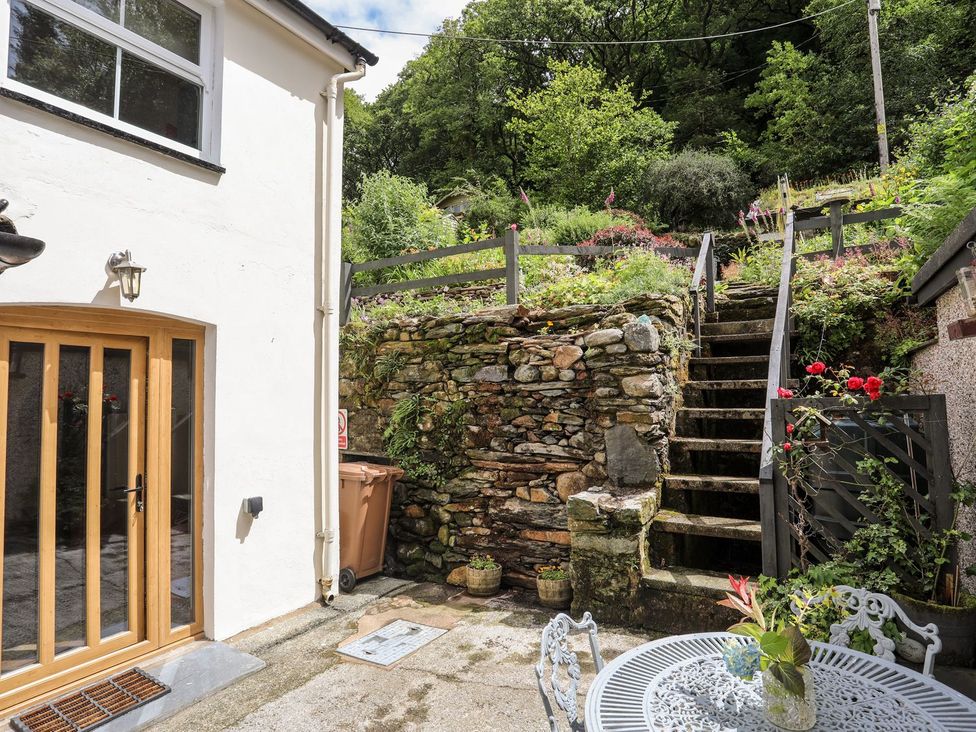 An outdoor area with steps leading up and a table and chairs at Llys Elen Caernarfon