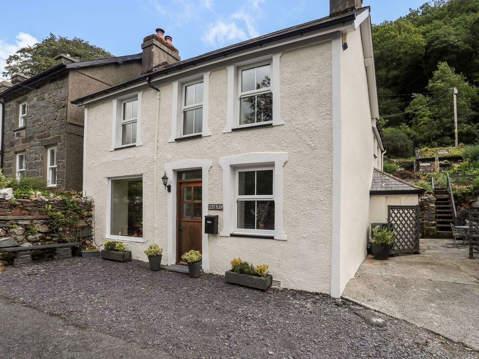A house with windows and a door at Llys Elen in Caernarfon