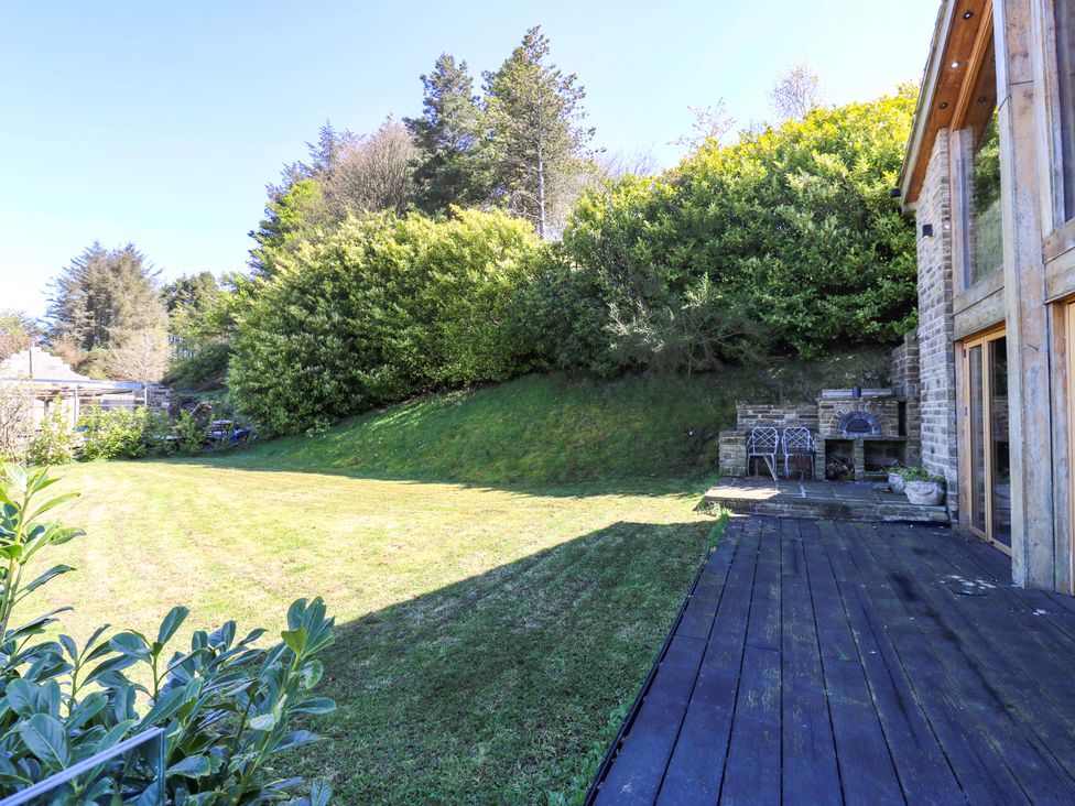 A garden with grass and a patio at Rocks Cottage in Halifax