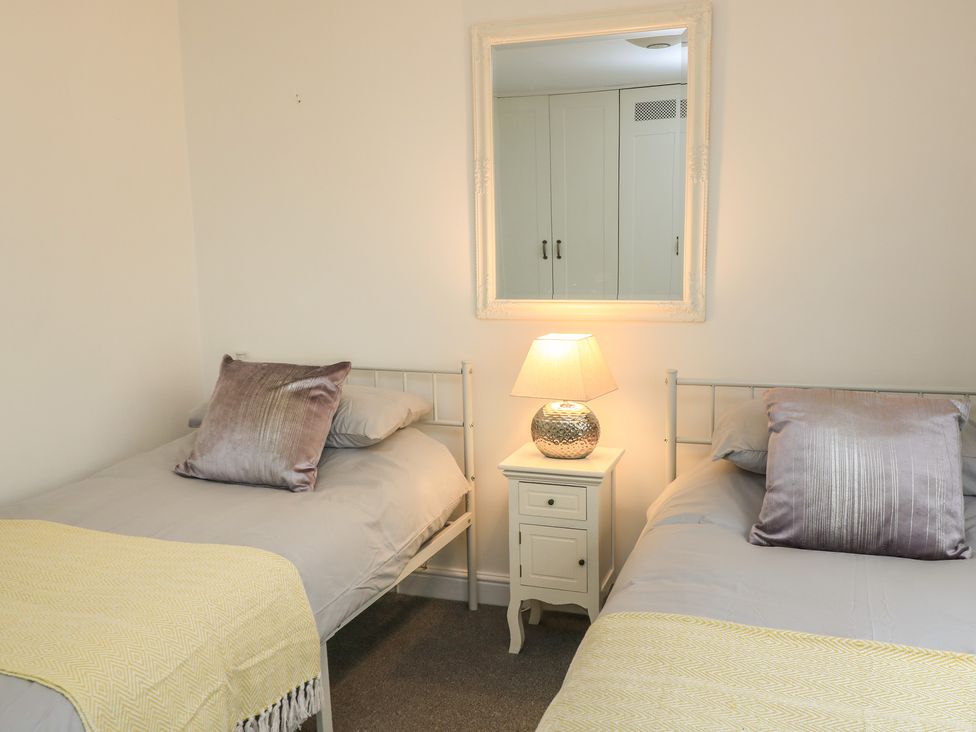 A bedroom with two single beds side by side at Bosun's Deck in Christchurch