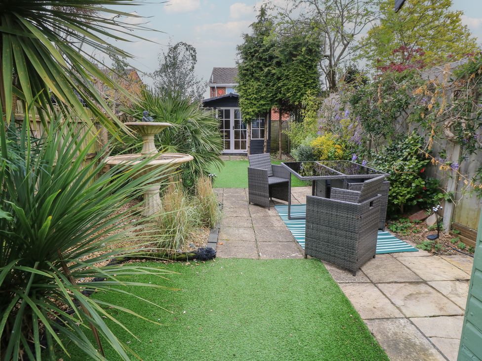 A garden with a fountain and seating area at Bosun's Deck in Christchurch