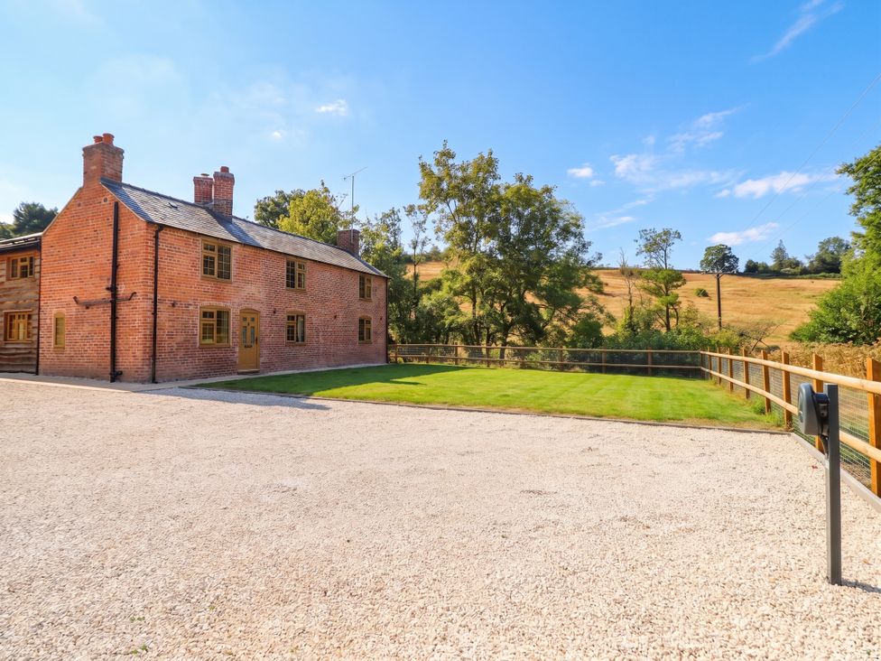 A house with a garden area and gravel drive at Bridge Farm Pontyblew near Chirk