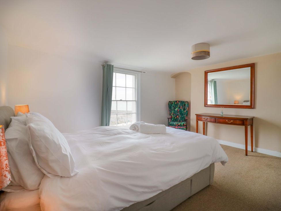 A bedroom with a bed and a mirror at 7 Athol Terrace