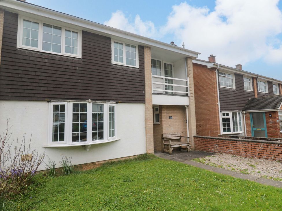 A house with a bench and grass in front at 16 Forth An Nance Redruth