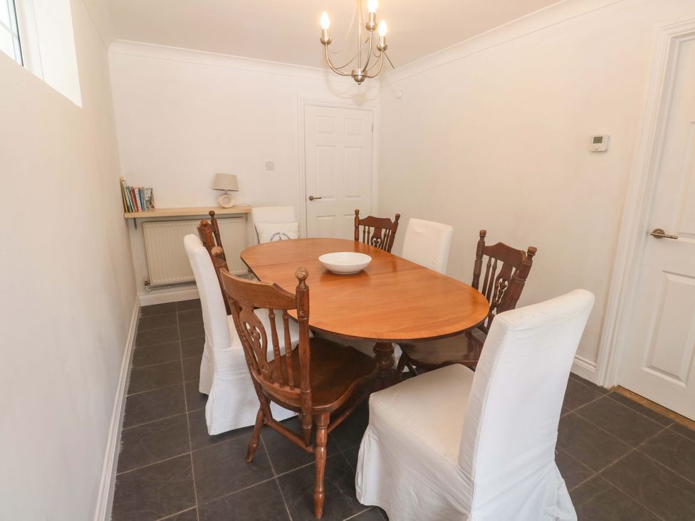 A dining room with a table and chairs at 16 Forth An Nance in Redruth