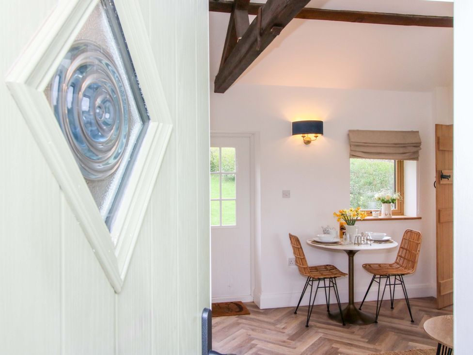 A dining room with a table and chairs at The Blacksmiths Shop in 
