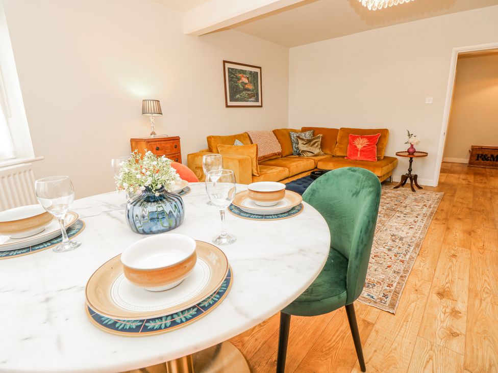 A dining area with a table and chairs at 1A Clifton Road, Winchester
