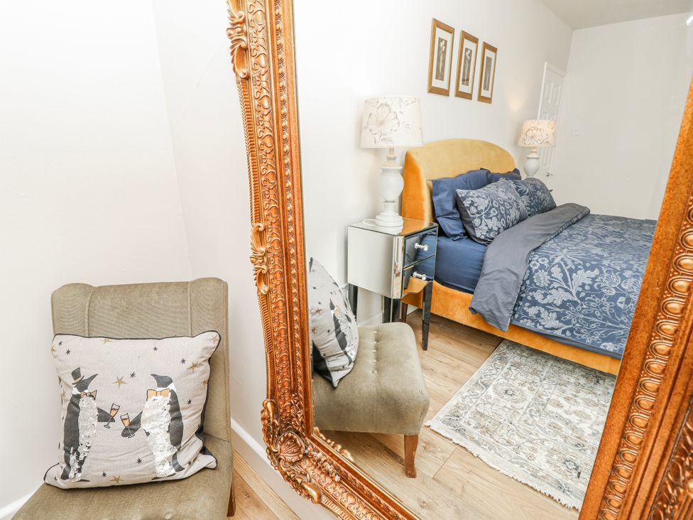 A bedroom with a bed and decorative mirror at 1A Clifton Road in Winchester