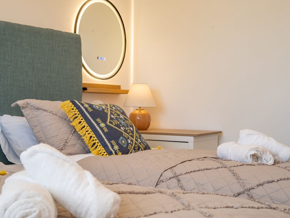 A bedroom with a bed and lamp at 4 Bryn Heulog in Wrexham