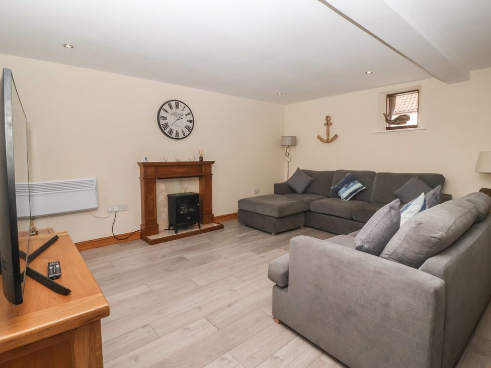A living room with a fireplace and sofa at Mulberry Manor in Tunstall near Withernsea