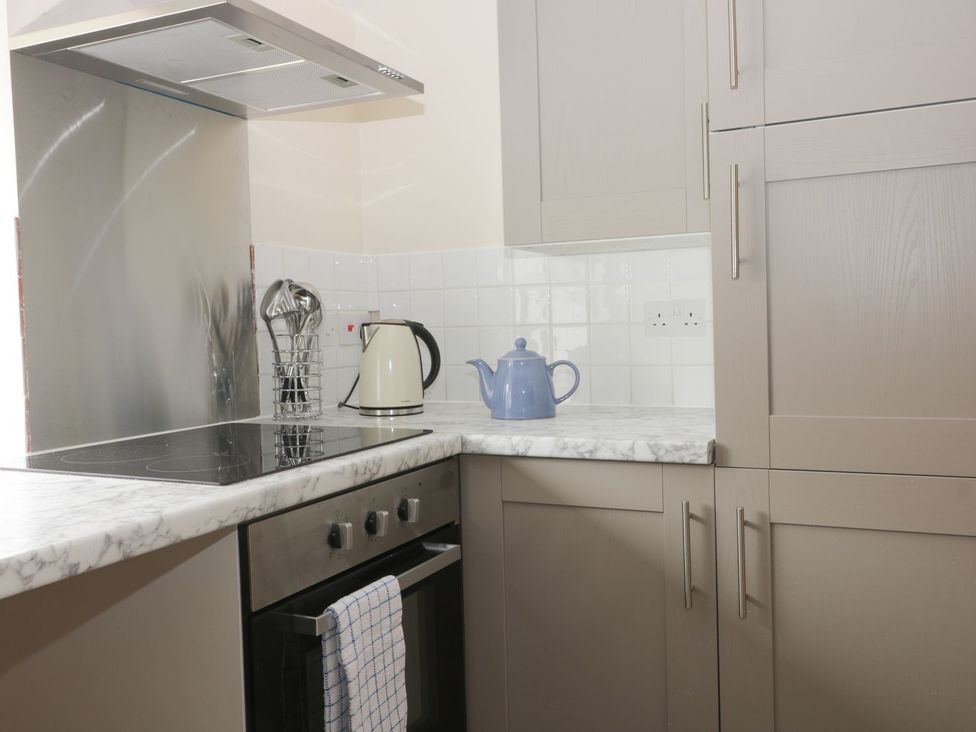 A kitchen with a kettle and a blue teapot at Daisy Nook in Hull