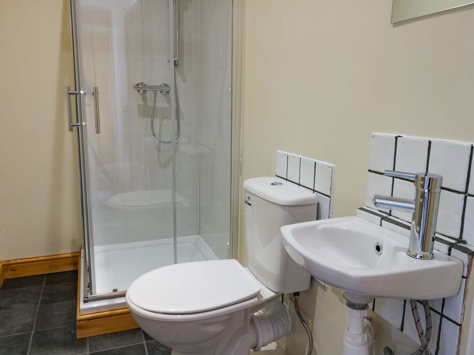 A bathroom with a shower, toilet, and sink at Daisy Nook in Hull