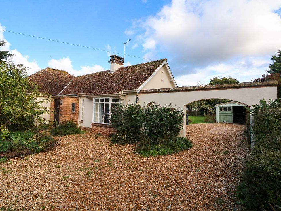 A bungalow with a gravel driveway at Barton Lodge in Porlock