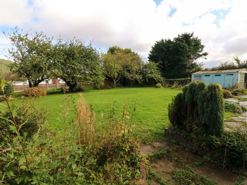 A garden with trees and a shed at Barton Lodge in Porlock