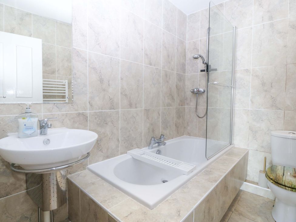 A bathroom with a bathtub and shower at Snowdonia View in Pwllheli