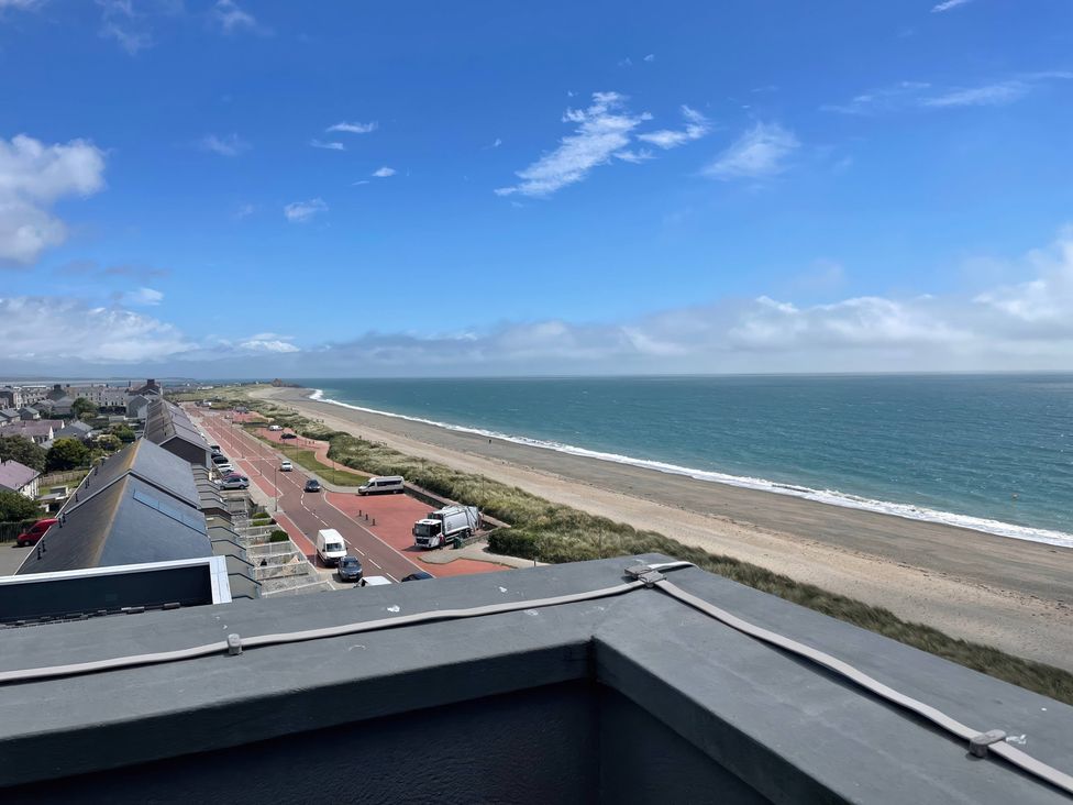 A view of the beach and ocean from a height at Snowdonia View in Pwllheli