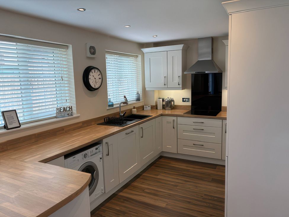 A kitchen with sink and stove at Nautilus in Beadnell