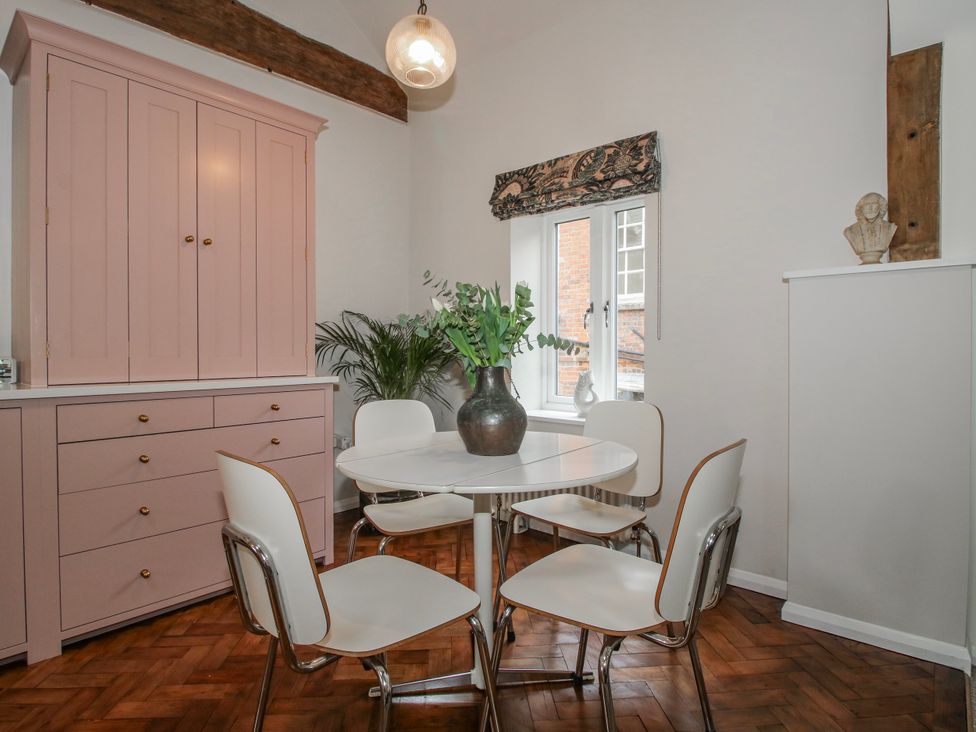 A dining room with a table and chairs at The Old China Shop in Ludlow