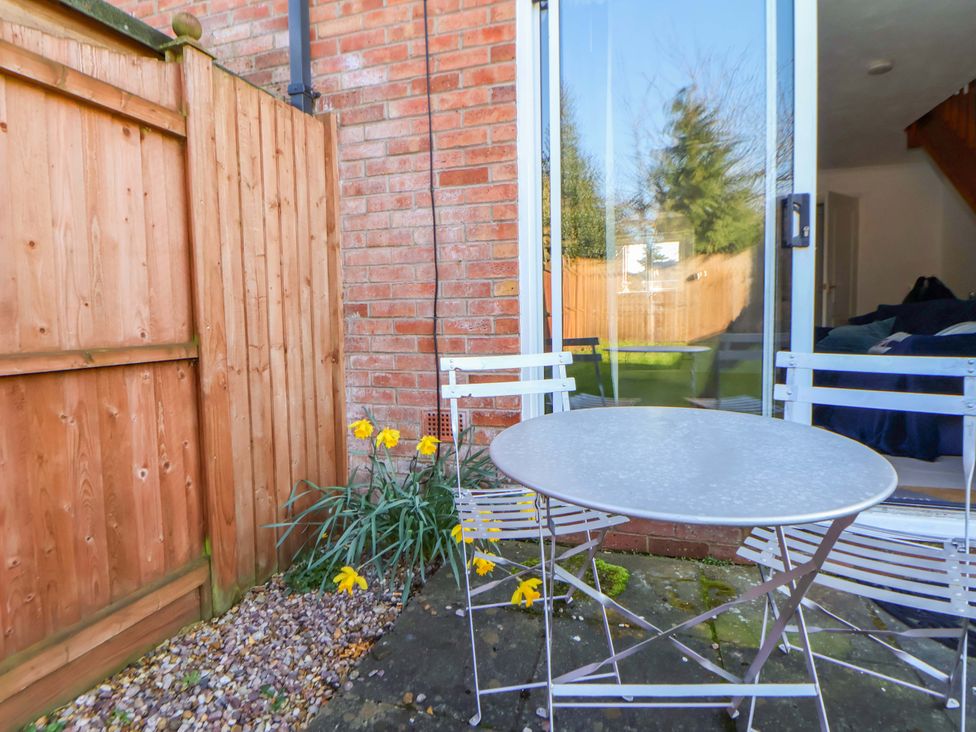 A garden with a table and chairs and flowers at 10 Church Walks Chester