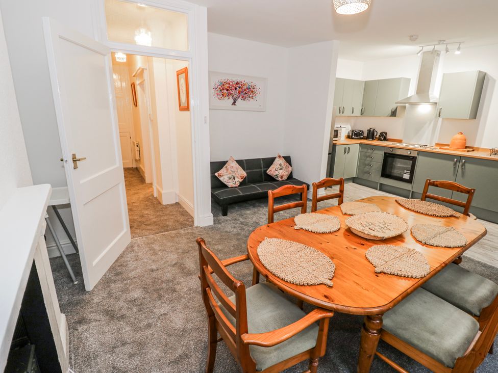 A dining area with a table and chairs at Little Marrakesh Lodge in Worcester