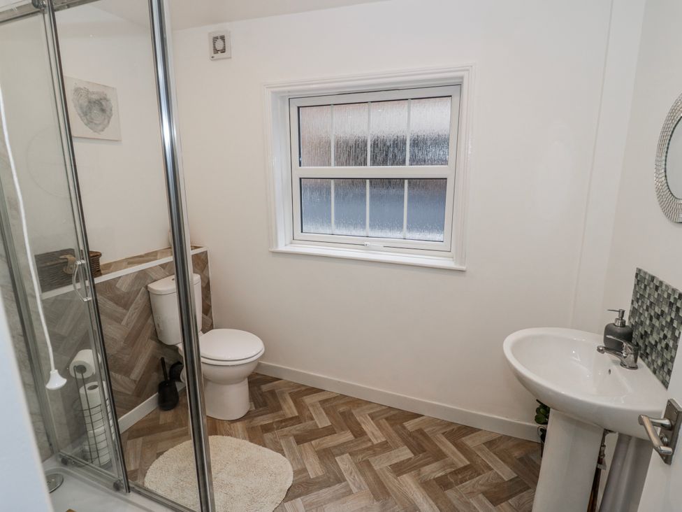 A bathroom with a shower, toilet, and sink at Little Marrakesh Lodge in Worcester