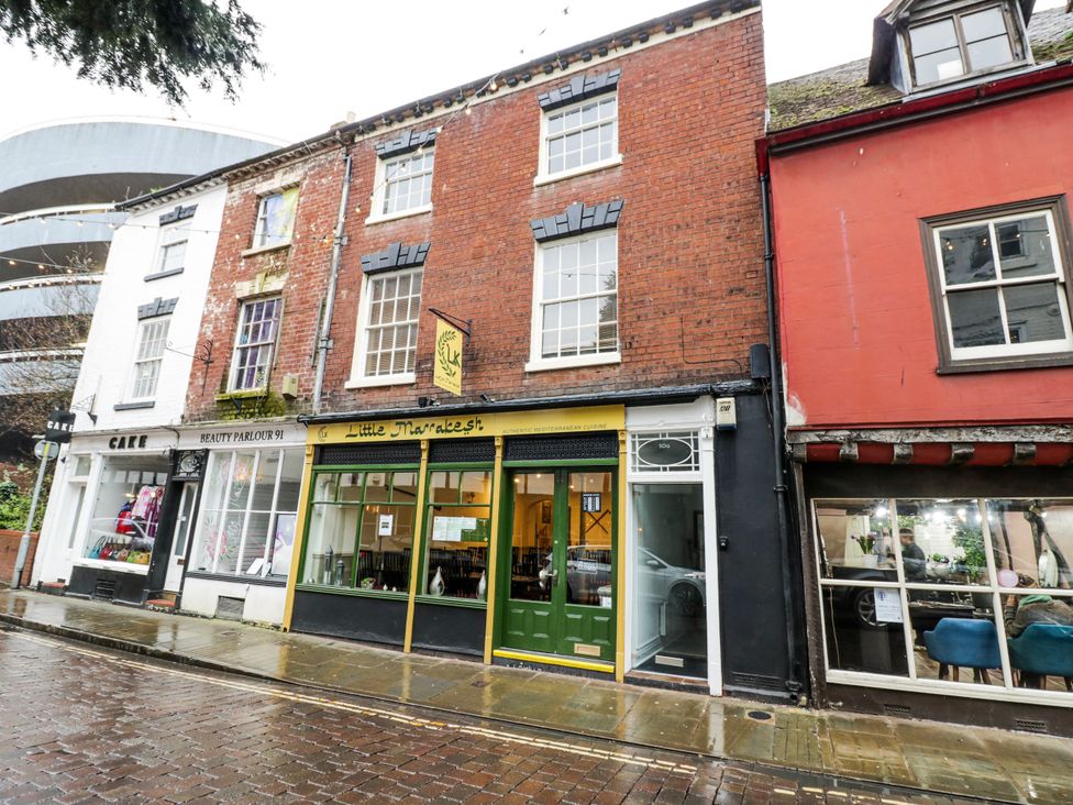 A restaurant and beauty shop building at Little Marrakesh Lodge in Worcester