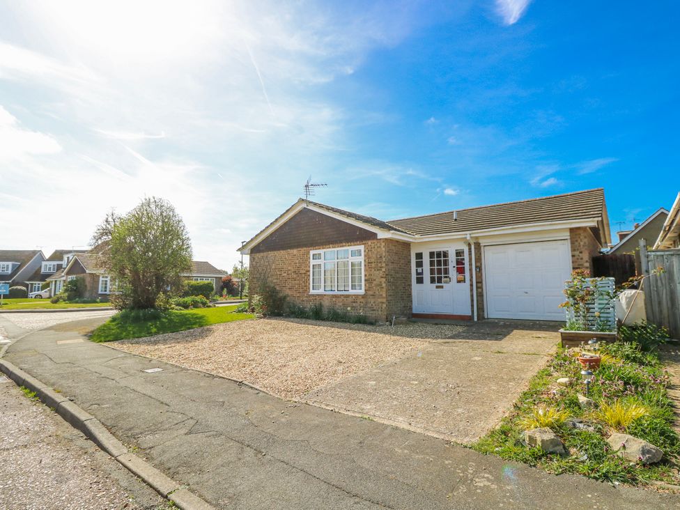 A bungalow with a garage and driveway at 2 Trelawny Way Bembridge