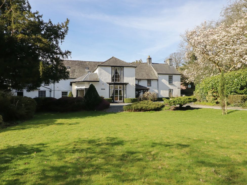 A house with a garden and trees at Plas Dolguog in Machynlleth