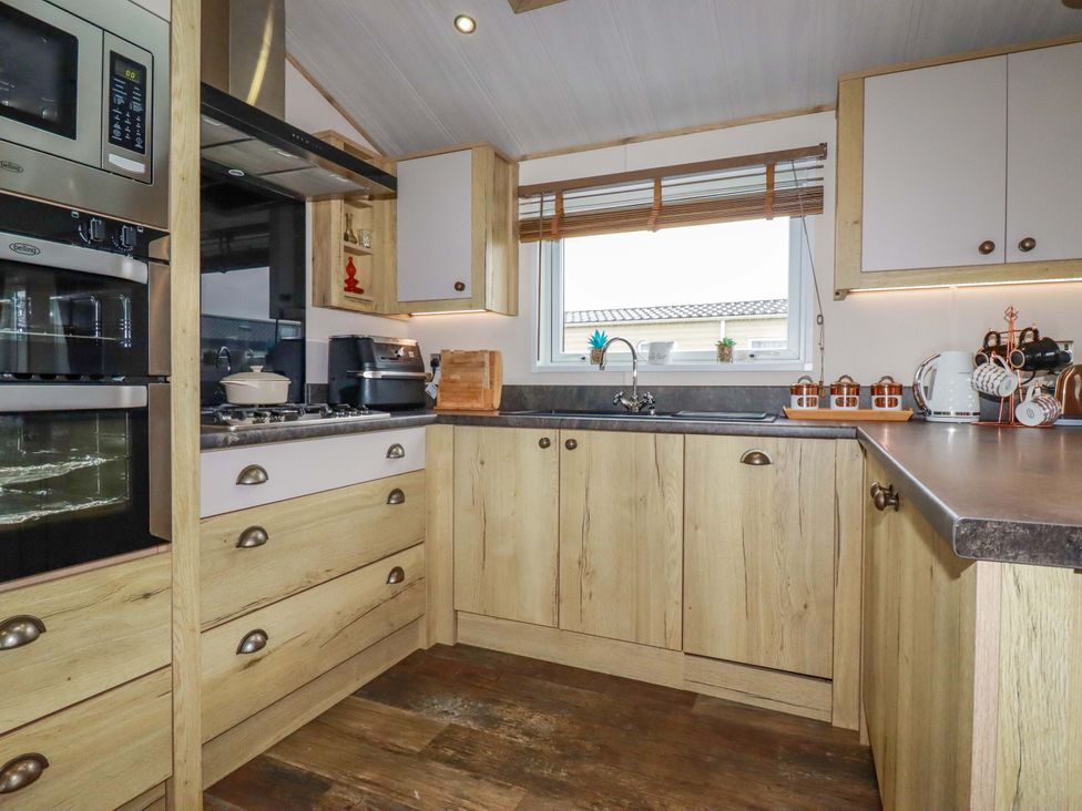 A kitchen with an oven, gas stove, and sink at 8 Summerleaze in Bude