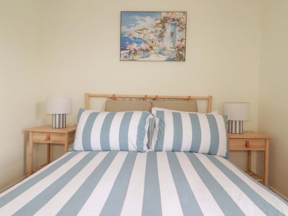 A bedroom with a bed and bedside table at Flat 5 in Looe