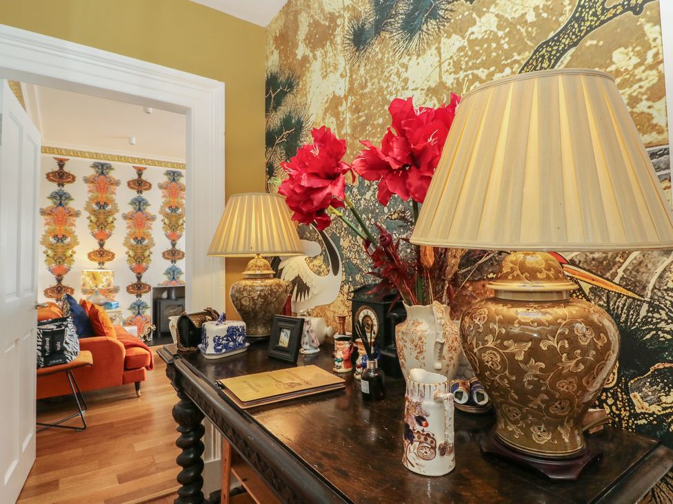 A living room with a table and lamps at Heather Island View