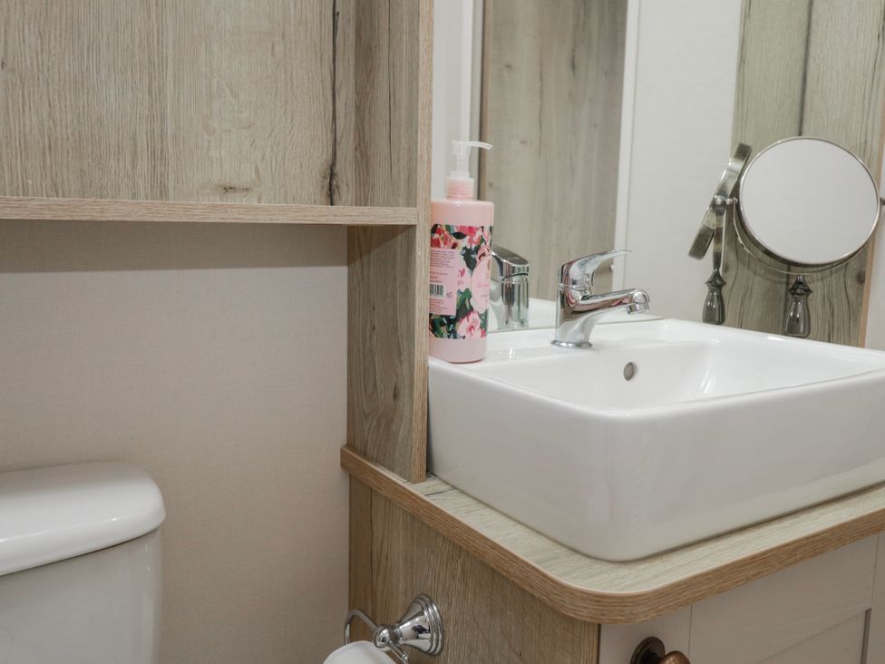 A bathroom with a sink and toilet at Carp Lodge