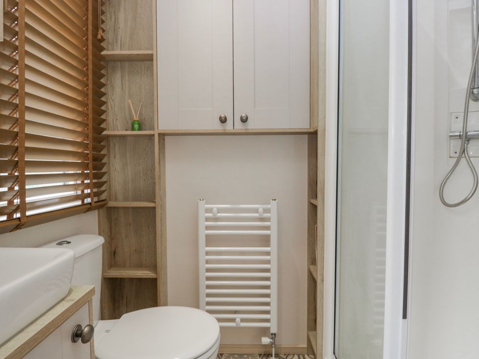 A bathroom with a shower and toilet at Carp Lodge