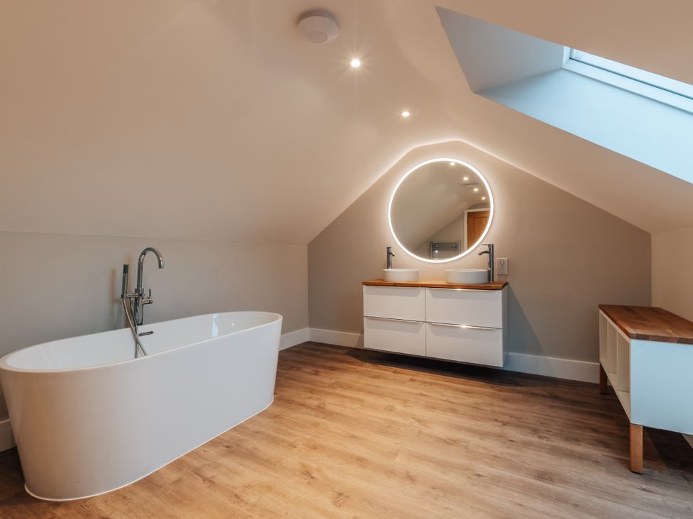 A bathroom with a bathtub and sink at The Stables in Catworth