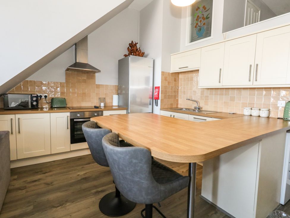 A kitchen with appliances and seating at Chandlers Nook in Portland