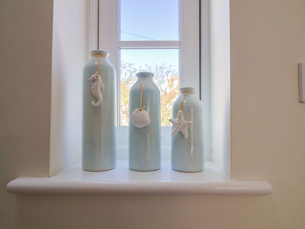 A window with three decorative vases at Phoenix Cottage Lyme Regis