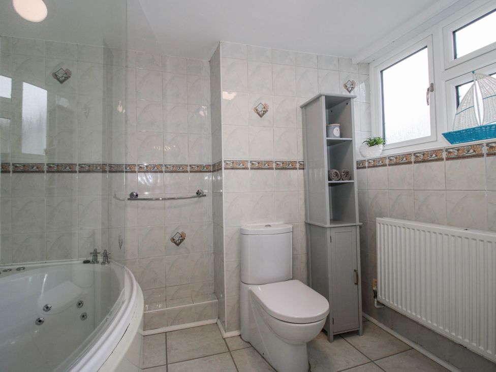 A bathroom with a bathtub and toilet at Corner House in Minsterley