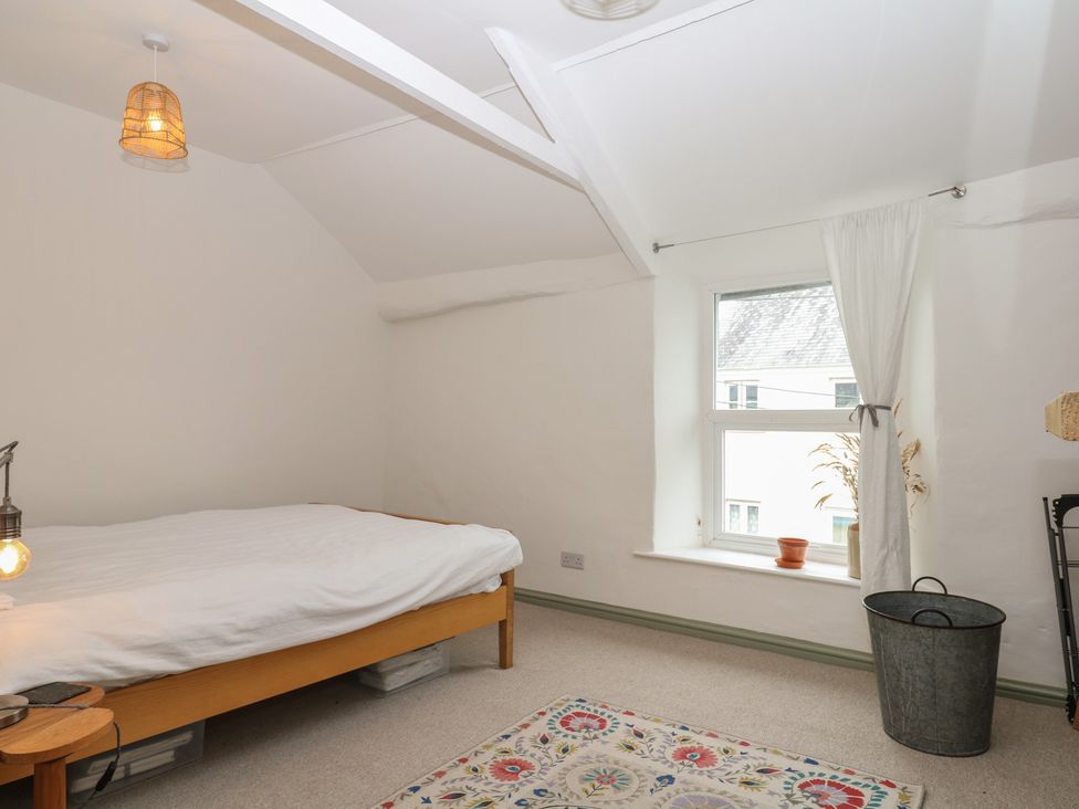 A bedroom with a bed and a window at Bedford Cottage in Yelverton