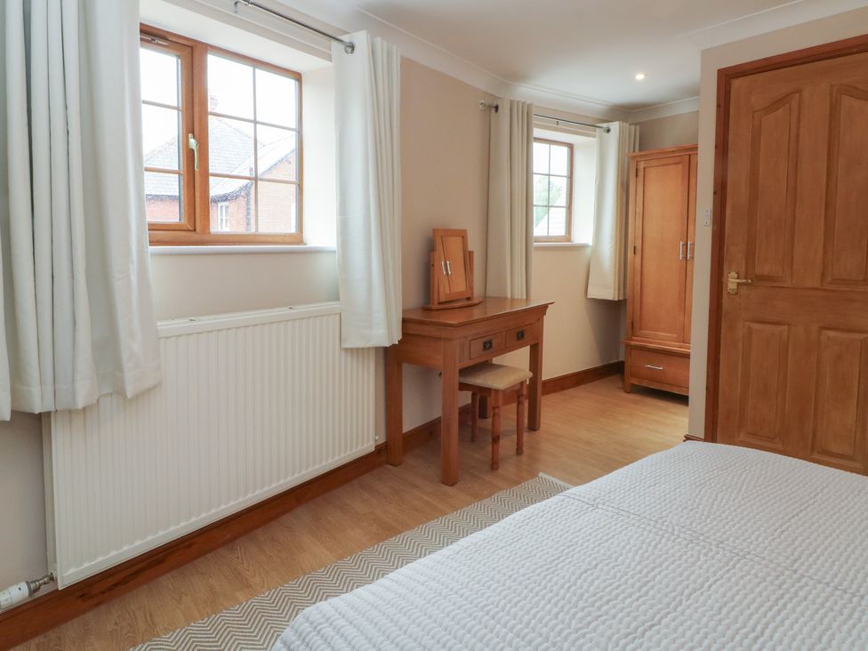 A bedroom with a desk and wardrobe at 1 The Stables Rossett
