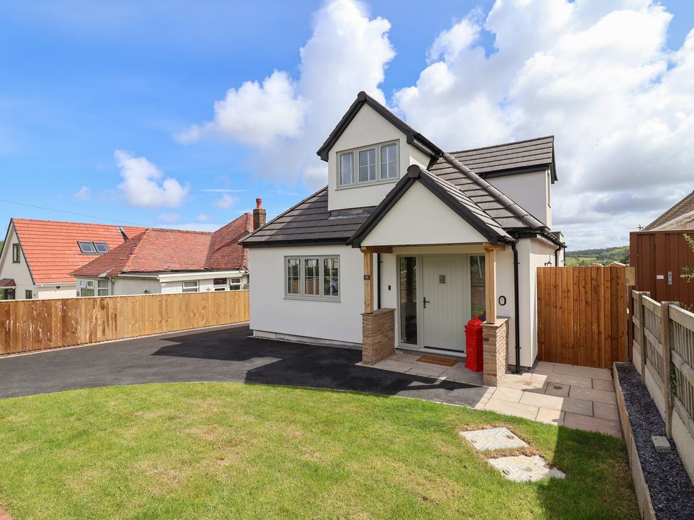A house with a porch and driveway at Bella Vista in Deganwy